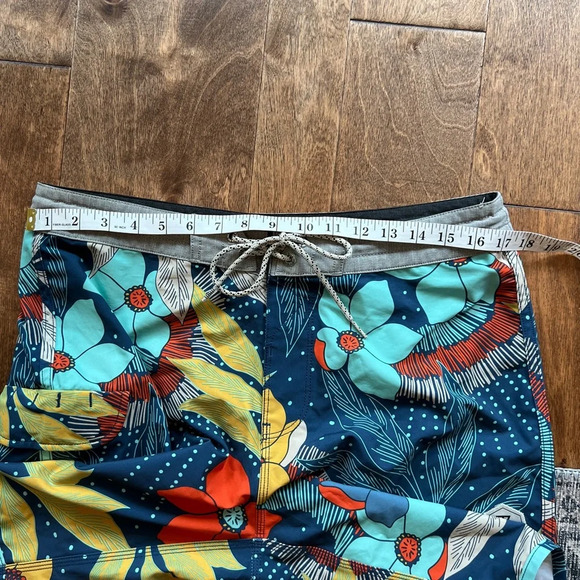 Vissla men’s Mo Bettah board shorts size Large (33 waist) - Picture 10 of 10